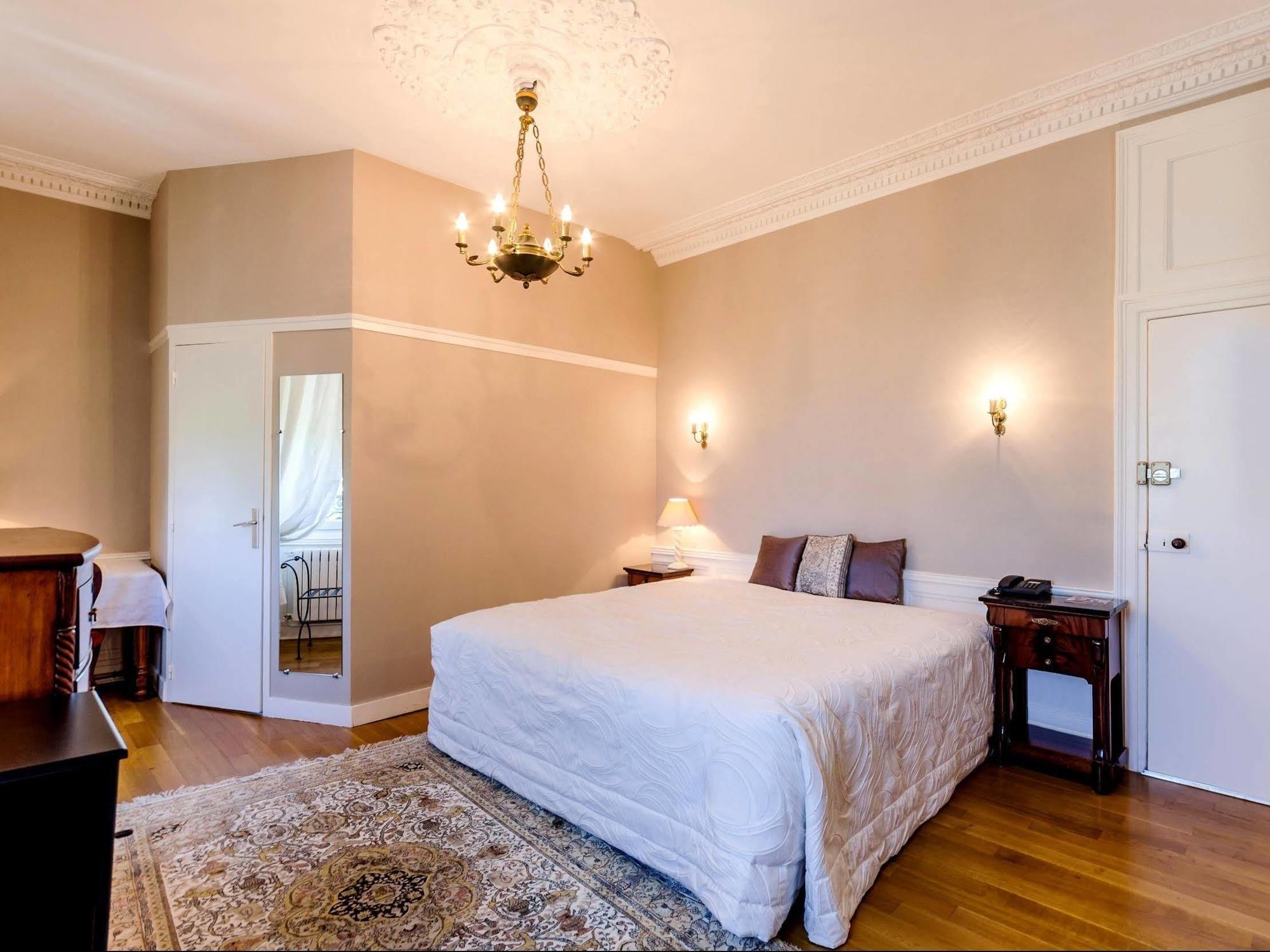 Logis Hotel L'Europe Pontivy Kültér fotó